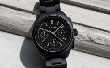 Bulova Lunar Pilot Black Hole 41mm: Cuộc đổ bộ của Vẻ đẹp Vũ trụ thu nhỏ!